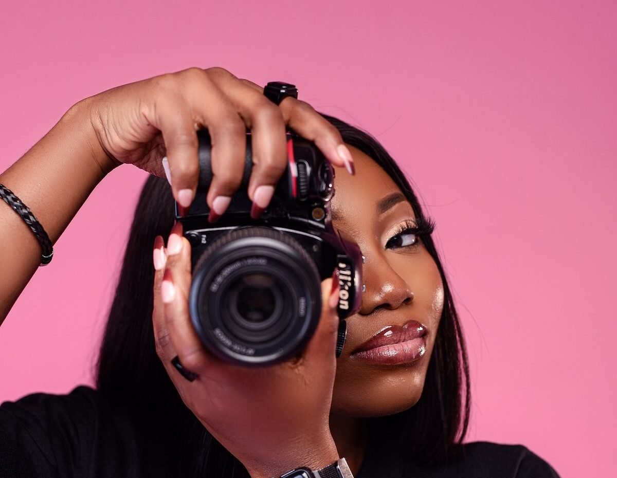 Création de contenu visuel et shooting professionnel pour influenceurs RDC à Celebrity Agency, agence digital à Kinshasa